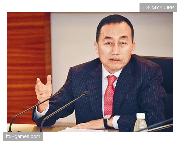 要是把吴向东当明星看，随便晒个衣橱就能把我三年存款打包走