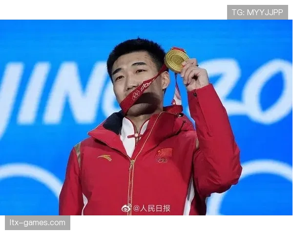 高亭宇站领奖台像封面男神，一转身脱了赛服就是隔壁大叔的感觉，笑到肚子疼